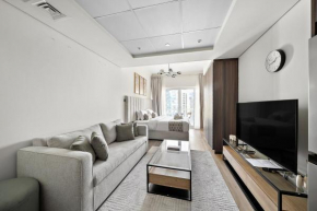 Stunning Lake View Apartment in JLT